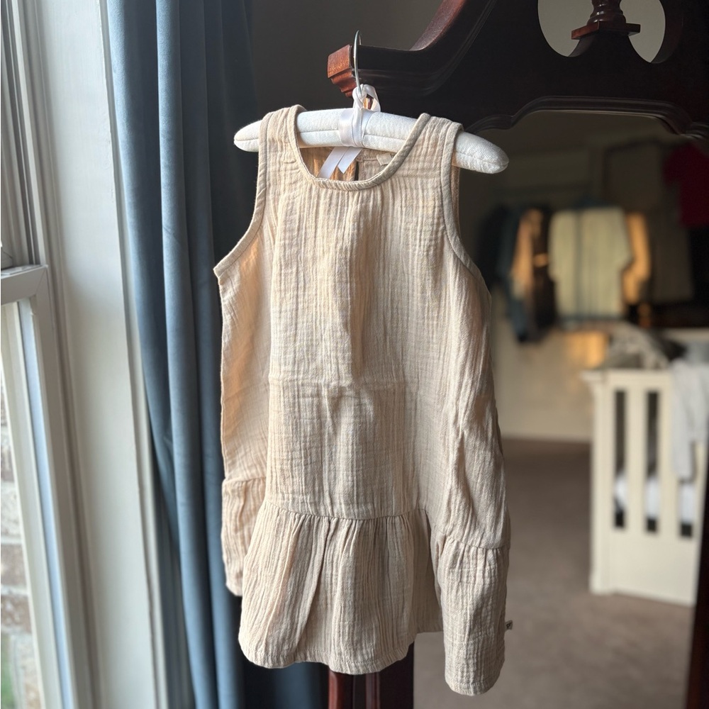 Toddler Girl’s dress size 4T Crinkle Muslin